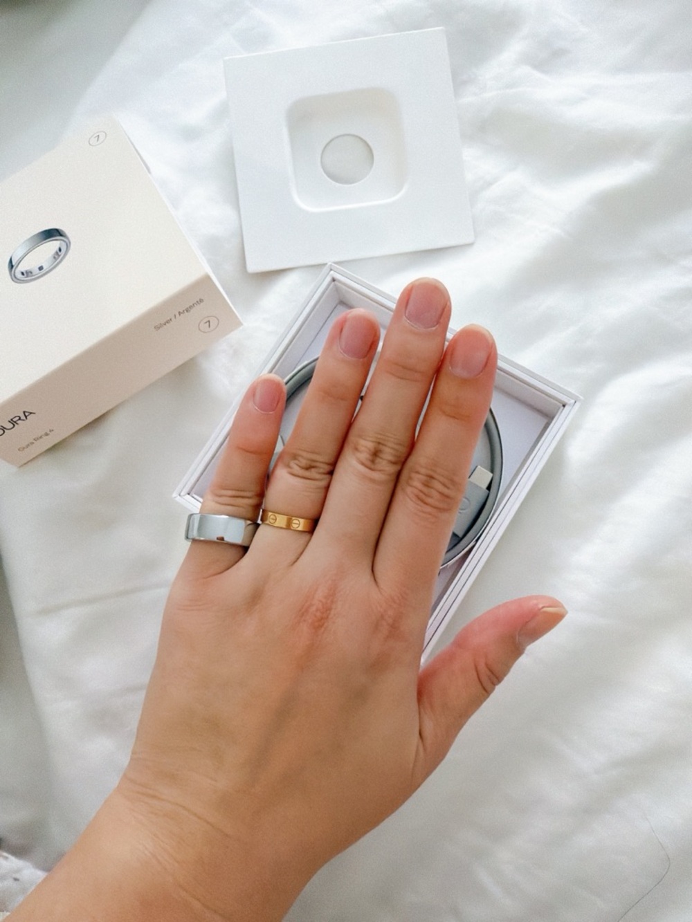 Oura Ring 4 Silver Box with Charging Dock-Size 7 - Picture 5 of 6